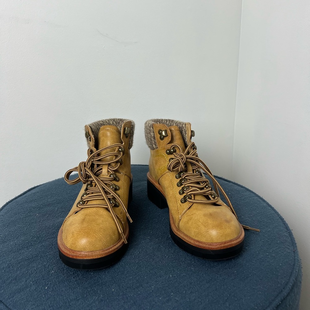 MIA Girls Tan Boots with Knit Cuff - Picture 2 of 7